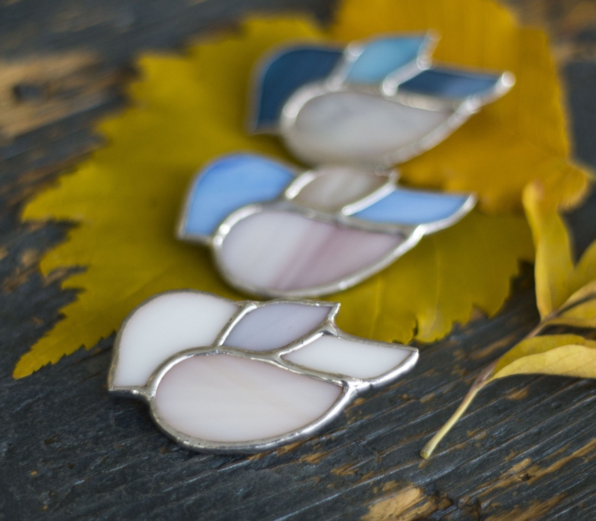 Витражные броши "Птички", выполнены в технике тиффани.