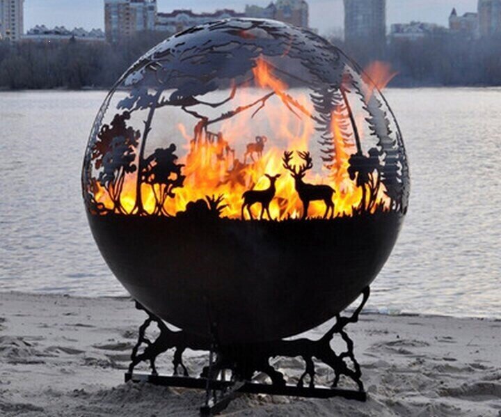 Костровая чаша сфера Олени в лесу