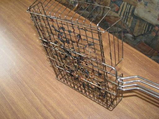 Грязная решетка. Фото souspark.ru