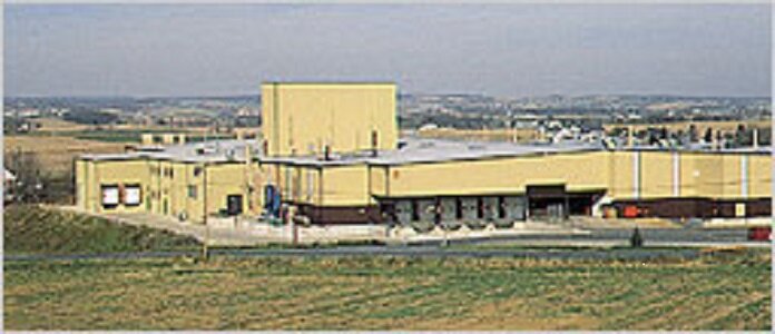 1.Завод по производству аккумуляторов для автомобилей. На территории East Penn действуют три современных завода. На фото, завод по производству аккумуляторов для автомобилей, малых двигателей и коммерческих транспорта. В производстве используется технологии кальция -серебрянного и малосурьмянистого сплавов (для коммерческих батарей).