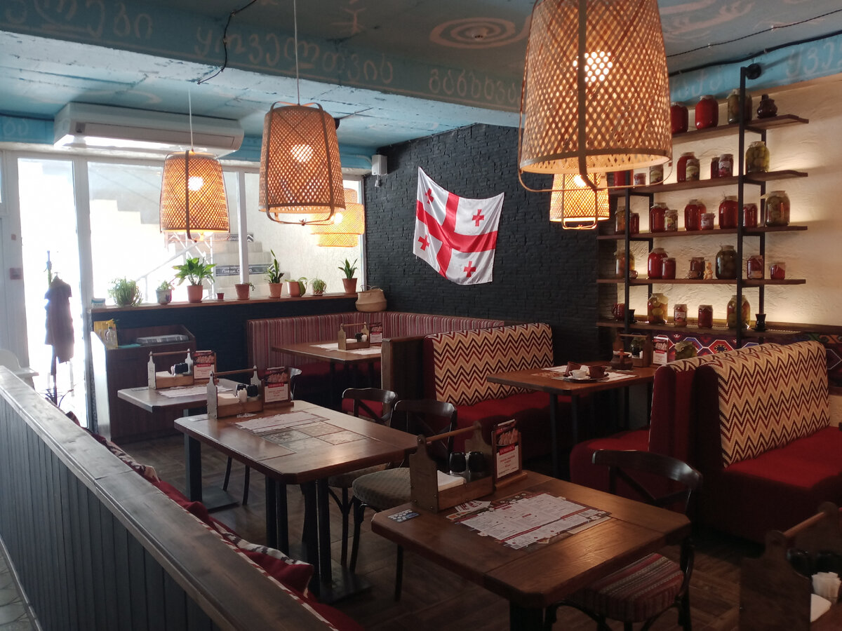 Интерьер ресторана. Фото автора