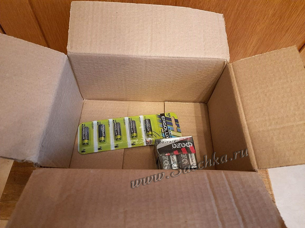 Батарейки в "крошечной" коробочке :))