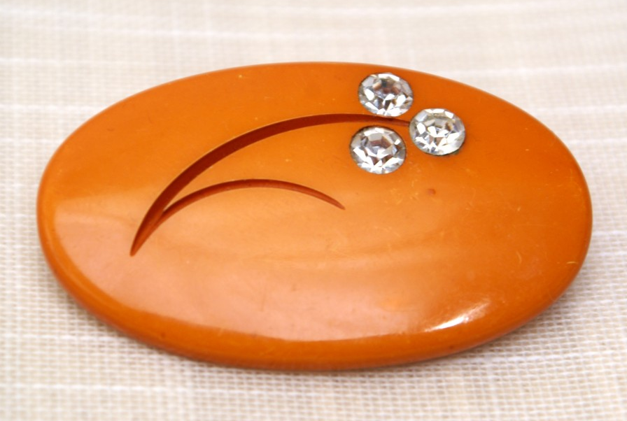 Бакелитовая брошь