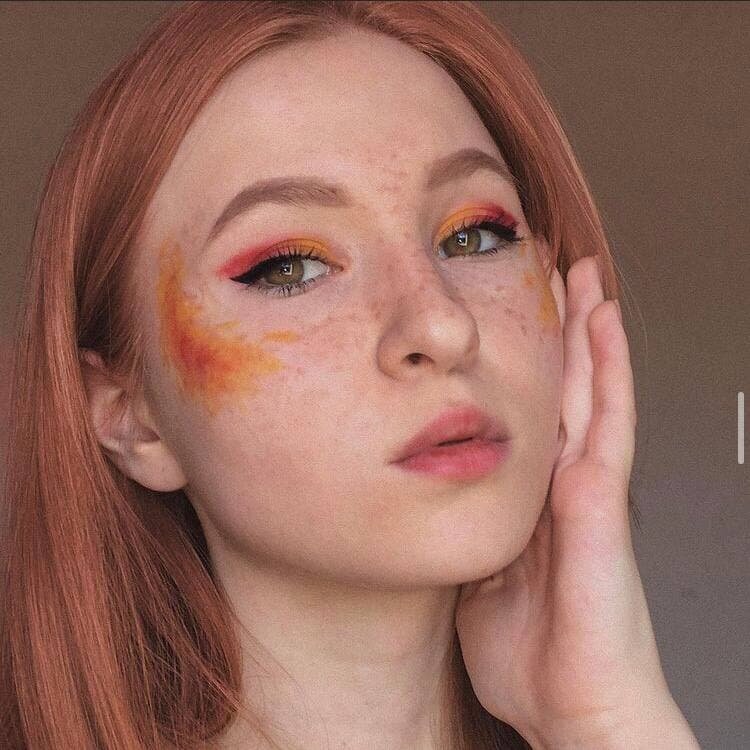 Рисунок огоньков нарисован кисточками и тенями 