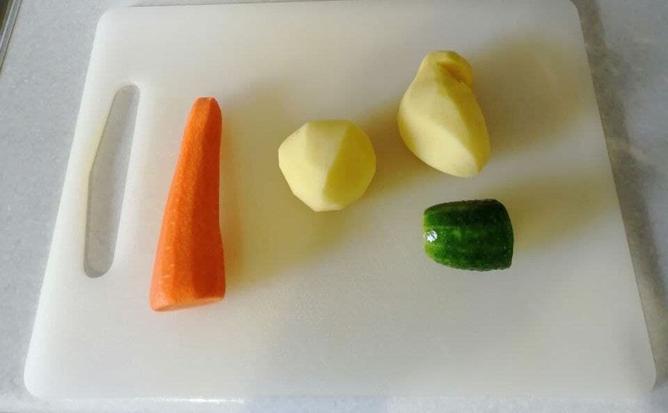 процесс заготовки овощей