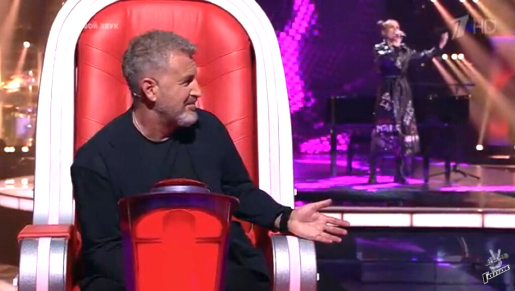 Скрин сделан автором из ролика шоу Голос 