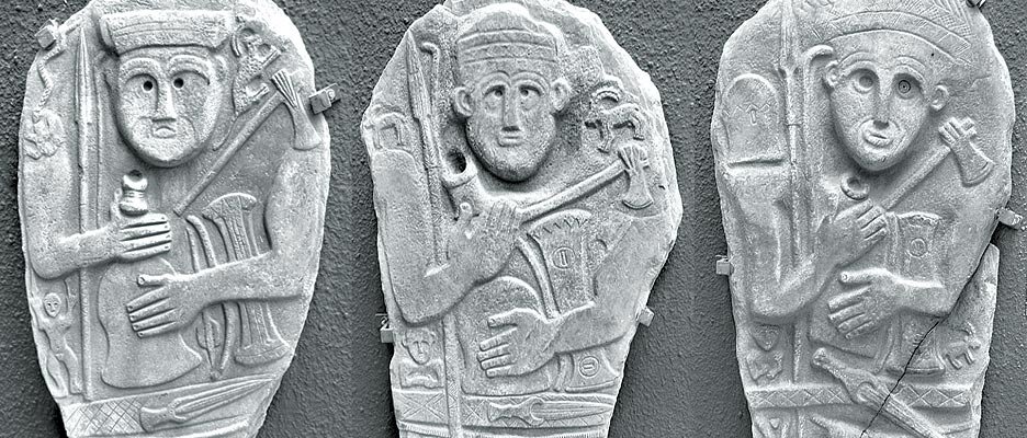 Каменные стелы из Хаккари.