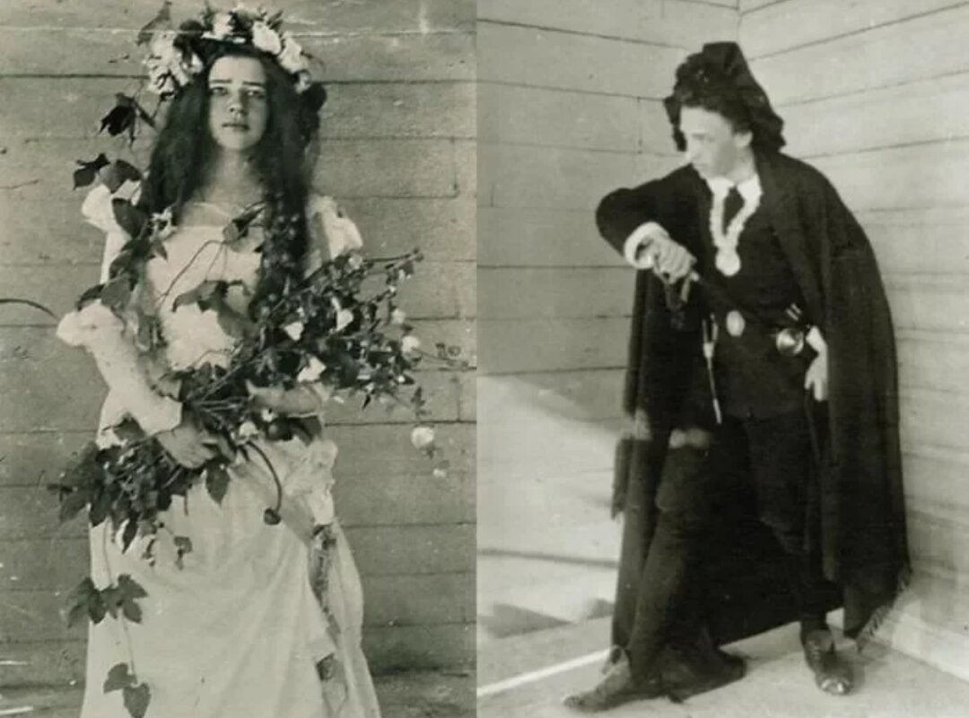 Люба Менделеева в образе Офелии и Александр Блок в образе Гамлета, 1898 год.
