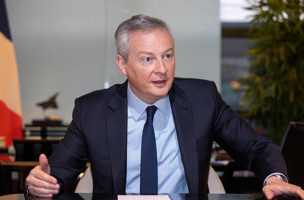  По мнению Бруно Ле Мэра, "... реиндустриализация и декарбонизация  означают больше ядерных реакторов».  Он  неоднократно призывал Европейский союз остановить своё расширение и сосредоточиться на укреплении европейских институтов после принятия в организацию стран Западных Балкан.  (взято с яндекса) 