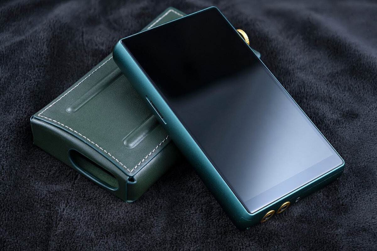 Портативный плеер iBasso DX240 в красивых зеленых оттенках