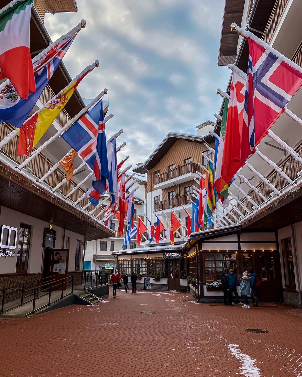 Аллея флагов