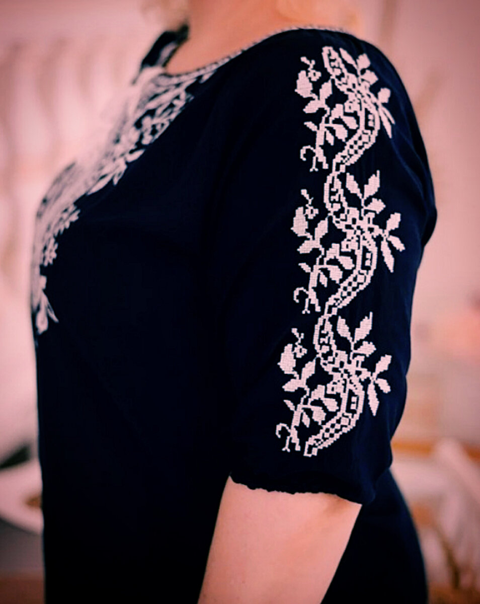 Блуза с вышивкой, пролистайте галерею вбок