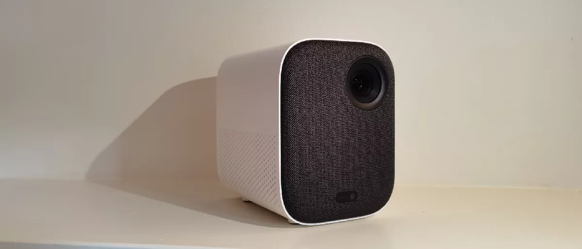 Xiaomi Mi Smart Projector 2 может проецировать изображение с диагональю 120 дюймов и разрешением Full HD. Фото: techradar.com