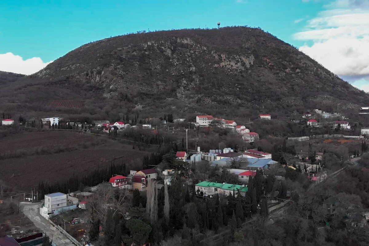 Лазурное Крым. Село рядом с Алуштой с большим потенциалом, только никому до  него нет дела. Здесь могла отдыхать элита СССР | Крымская путешественница |  Дзен