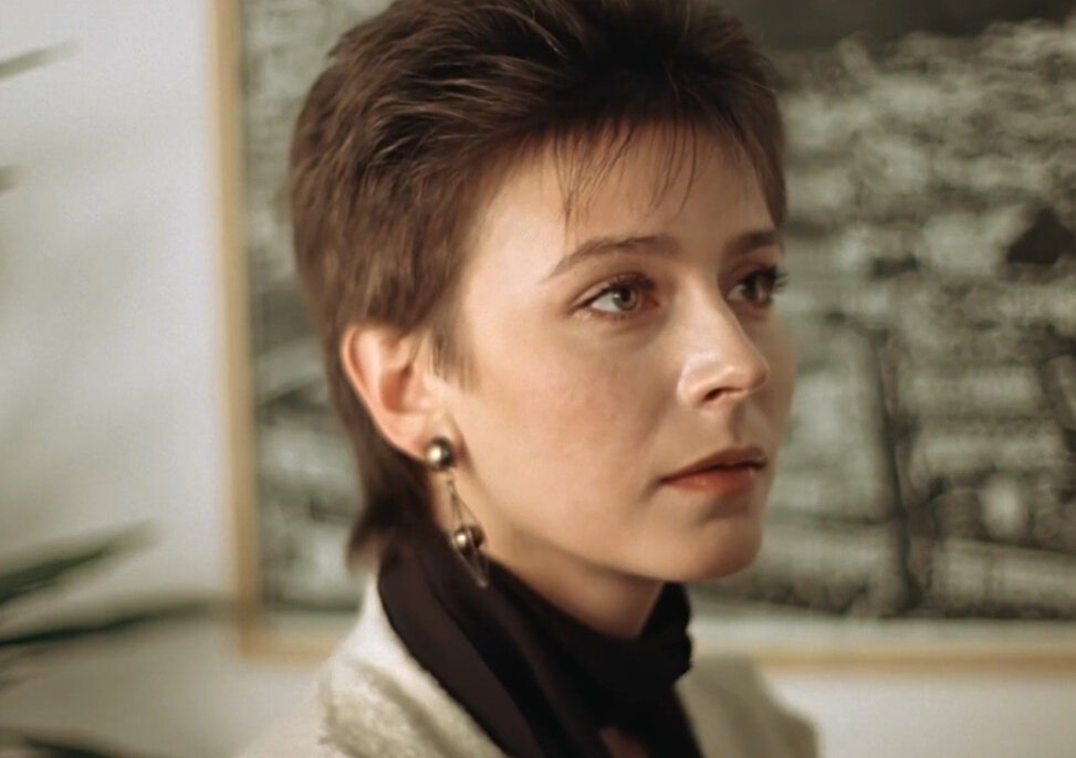 Елена Сафонова. Кадр из кинофильма "Зимняя вишня", 1985 г., режиссер Игорь Масленников, сценарист Владимир Валуцкий, композитор Владимир Дашкевич (скриншот)