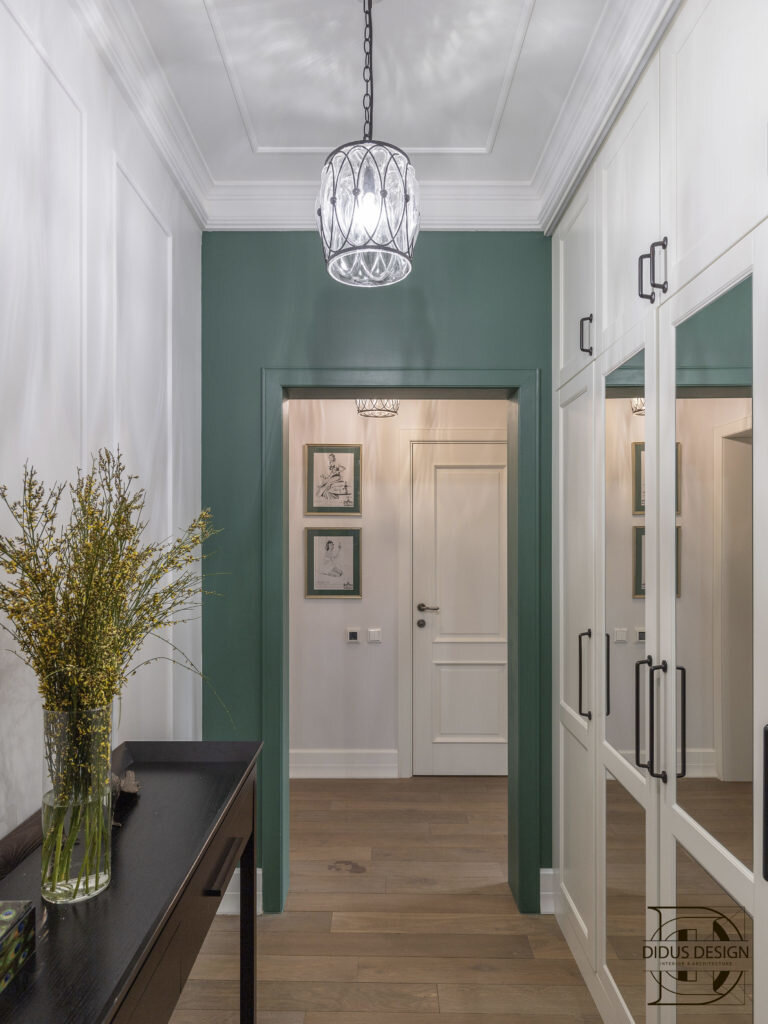 Нескучный интерьер на 50 кв.м. Классика и насыщеные цвета в яркой двушке