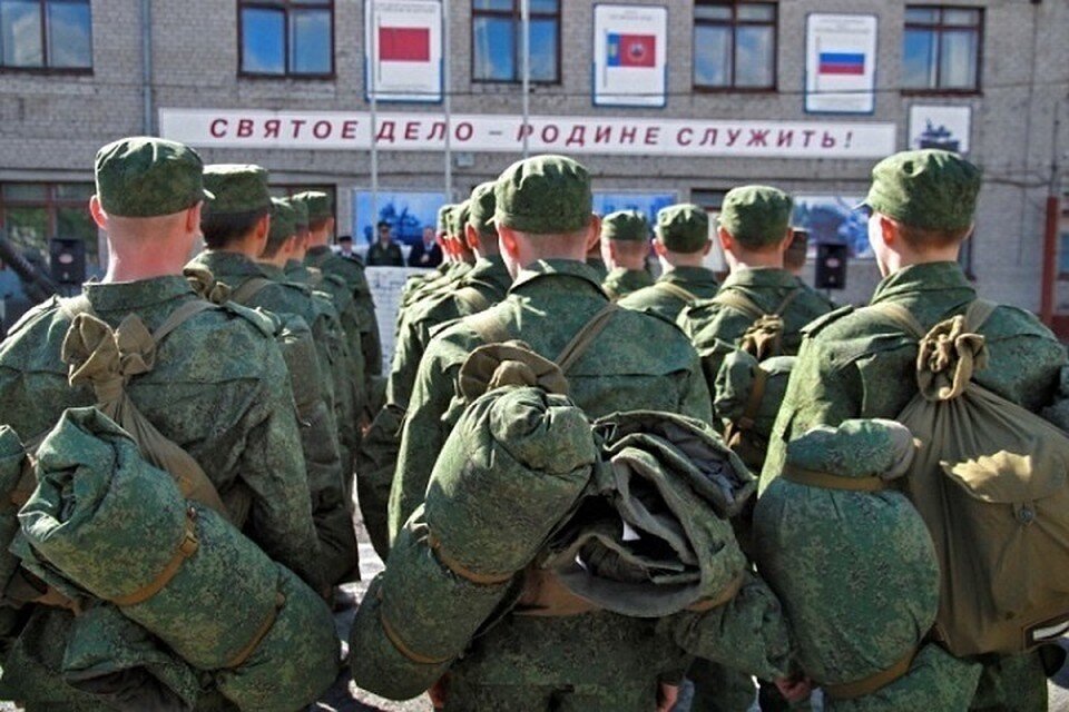     В военкоматы должны явиться те, кто получил персональные повестки или мобилизационные предписания. Олег УКЛАДОВ