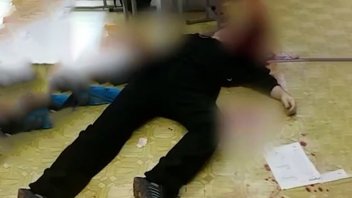 Стрелок в Ижевске покончил с собой.