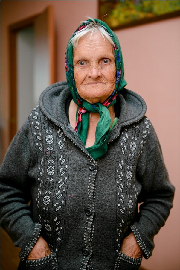 Красивая русская старушка. Старая женщина в платке. Пожилая женщина в платочке. Пожилая женщина в платке. Старенькая бабушка.