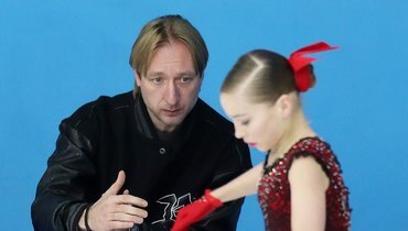 Ученица Плющенко выиграла «Гран-при» с двумя падениями. У Тутберидзе подрастает супермен  📷
