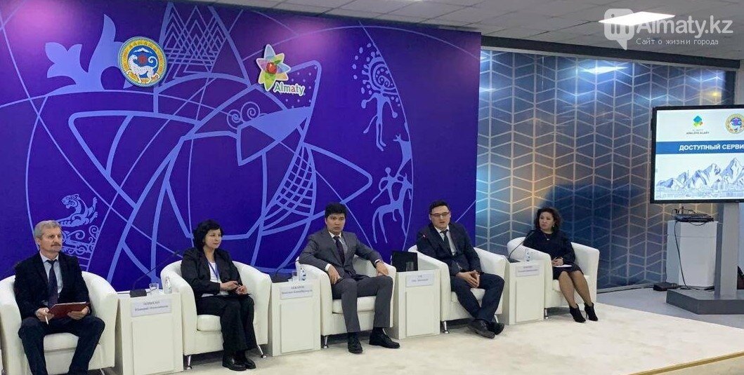 На фото член ОСА А. Кобеева, заместитель антикора А. Шынарай, продвигатель ноу хау А. Братенков.