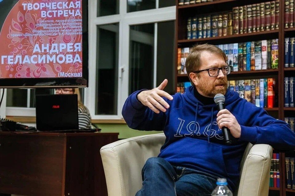    По словам Андрея Геласимова, переживать из-за падения популярности чтения не стоит. Виктор ХАНЕВИЧ