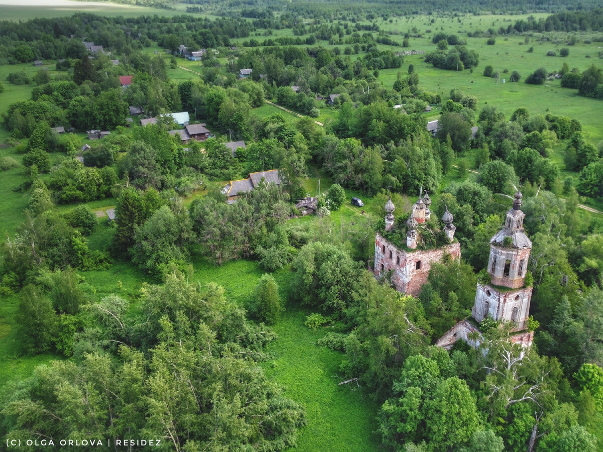 Вид со сторону церкви на левую часть села