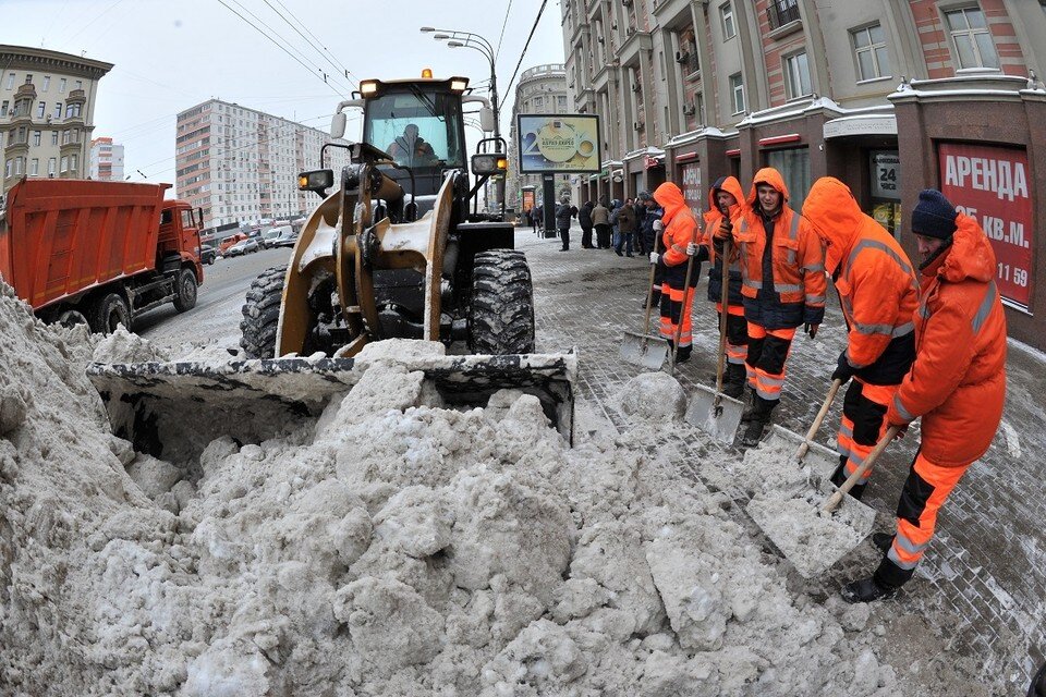     Три района Новосибирска стали лидерами по жалобам на плохую уборку снега. Михаил ФРОЛОВ