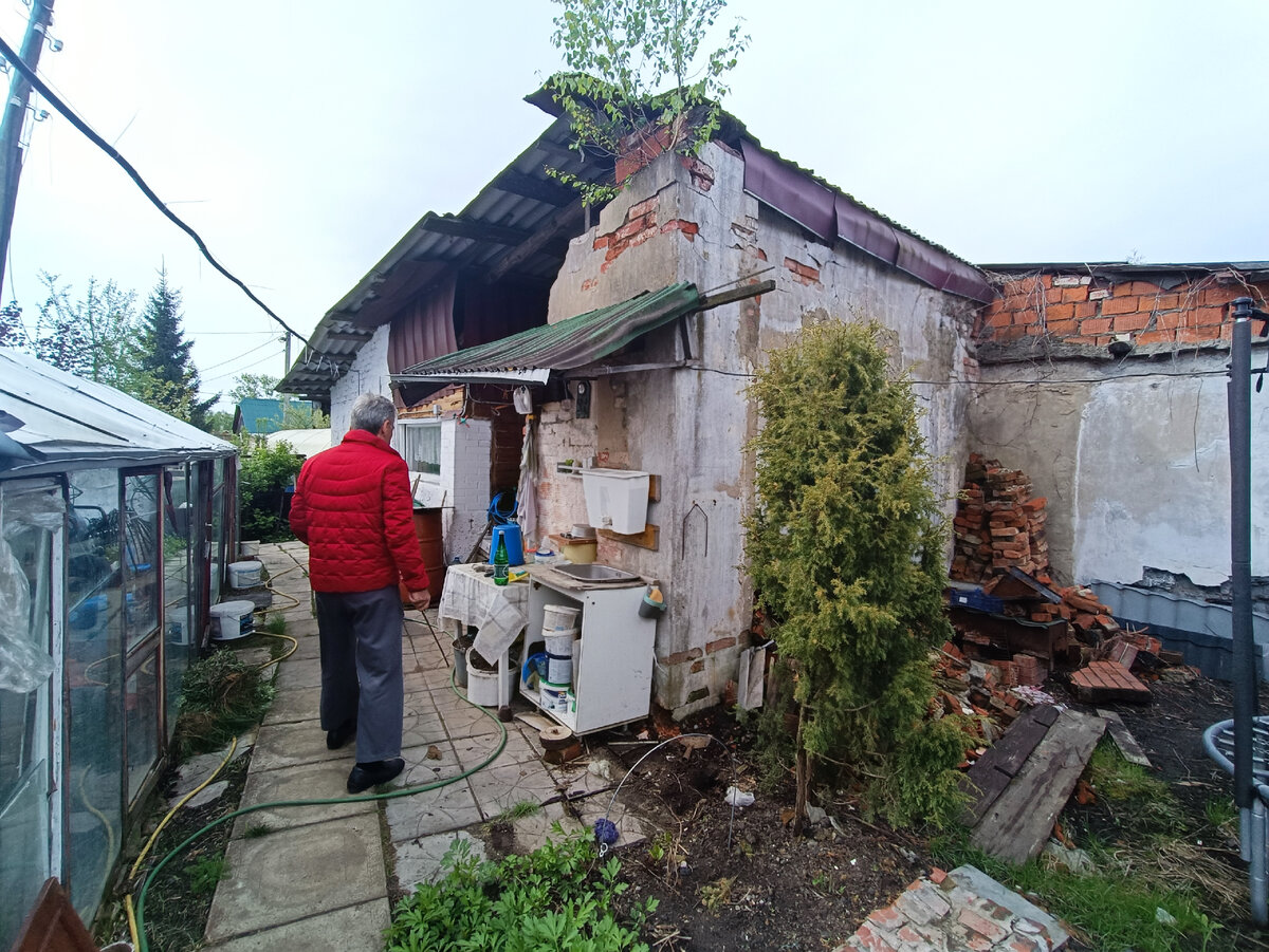 Тут видно, как выглядело это место еще в начале мая