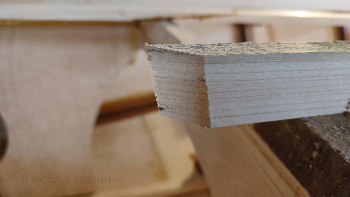 Планширь левого борта, оконечность примыкающая к форштевню