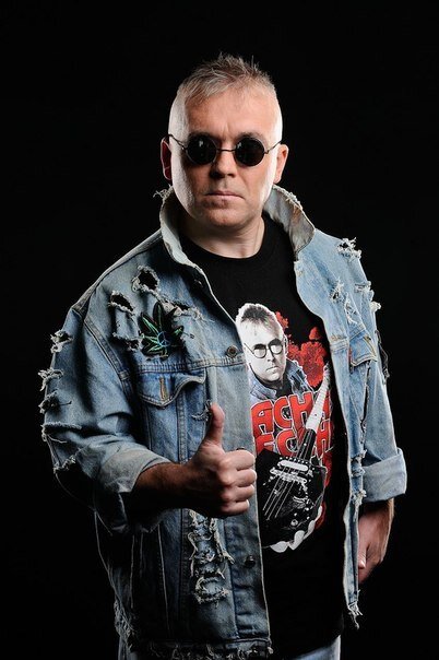 Основателем рок - группы Красная плесень является Павел Яцына