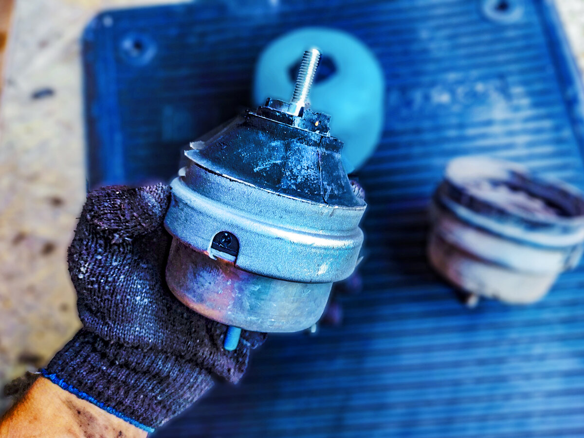 При разгоне появился глухой стук и вибрация. Проверил все: колеса ...