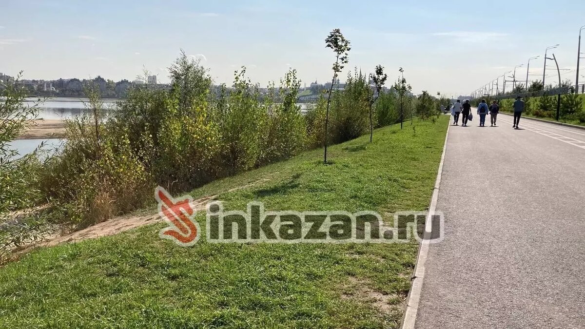     В Казани давно обустроили спуски к воде возле Кремлевской дамбы. Соответствующий ответ на запрос Inkazan предоставили в пресс-службе мэрии города.