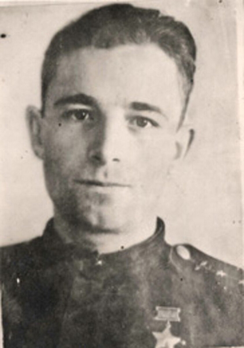 Алексей Фролович Соломатин (12 февраля 1921 — 21 мая 1943) — Герой Советского Союза, командир эскадрильи 296-го истребительного авиационного полка (с марта 1943 г. 73-й гвардейский ИАП) 268-й истребительной авиационной дивизии ( 8-й воздушной армии Южного фронта, гвардии-капитан. Источник фото https://pamyat-naroda.ru/upload/iblock/a99/a99bab5cb8c8282ebcbb6f8b7c7f3e83.jpg?static_hash=702c83a7ea1c12d3ba8b29bb07843c36v1