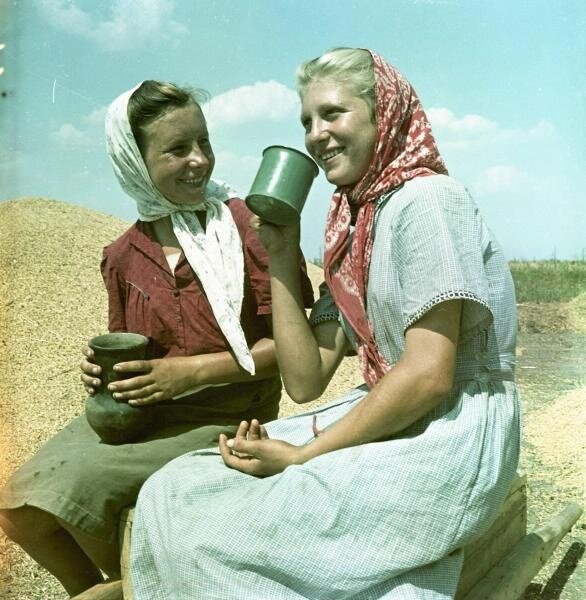 Полдень (девушка с кружкой). Всеволод Тарасевич, 1950-е, МАММ/МДФ.