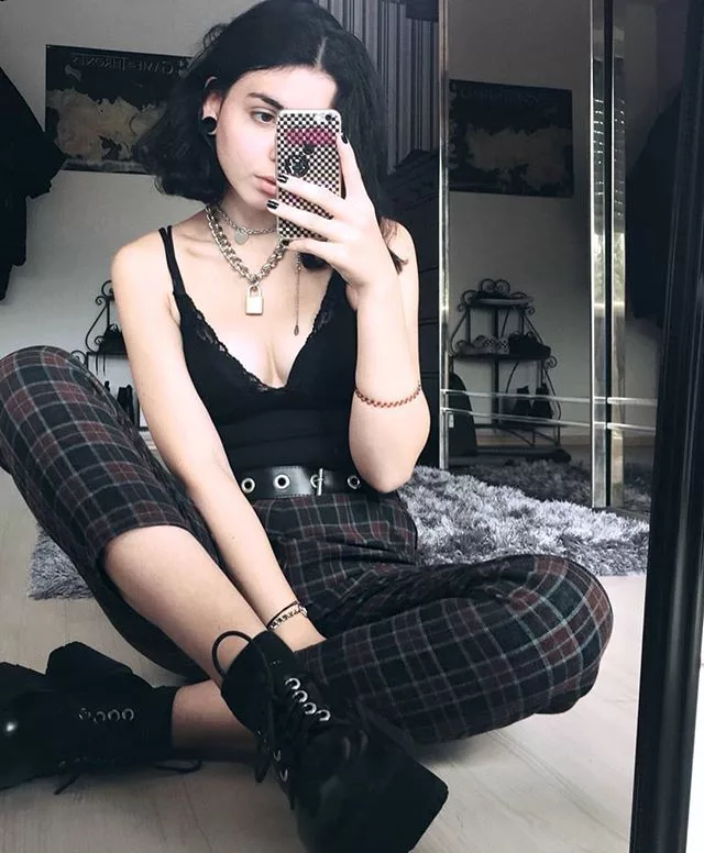 Стиль е герла. Goth Грандж 2019. Goth outfit Грандж 2020. Goth outfit Грандж 2019. Goth Грандж 2020.
