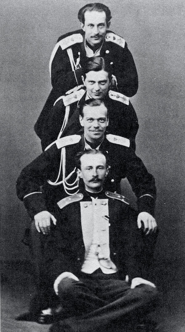 Цесаревич Александр с родственниками. Источник: ru.wikipedia.org