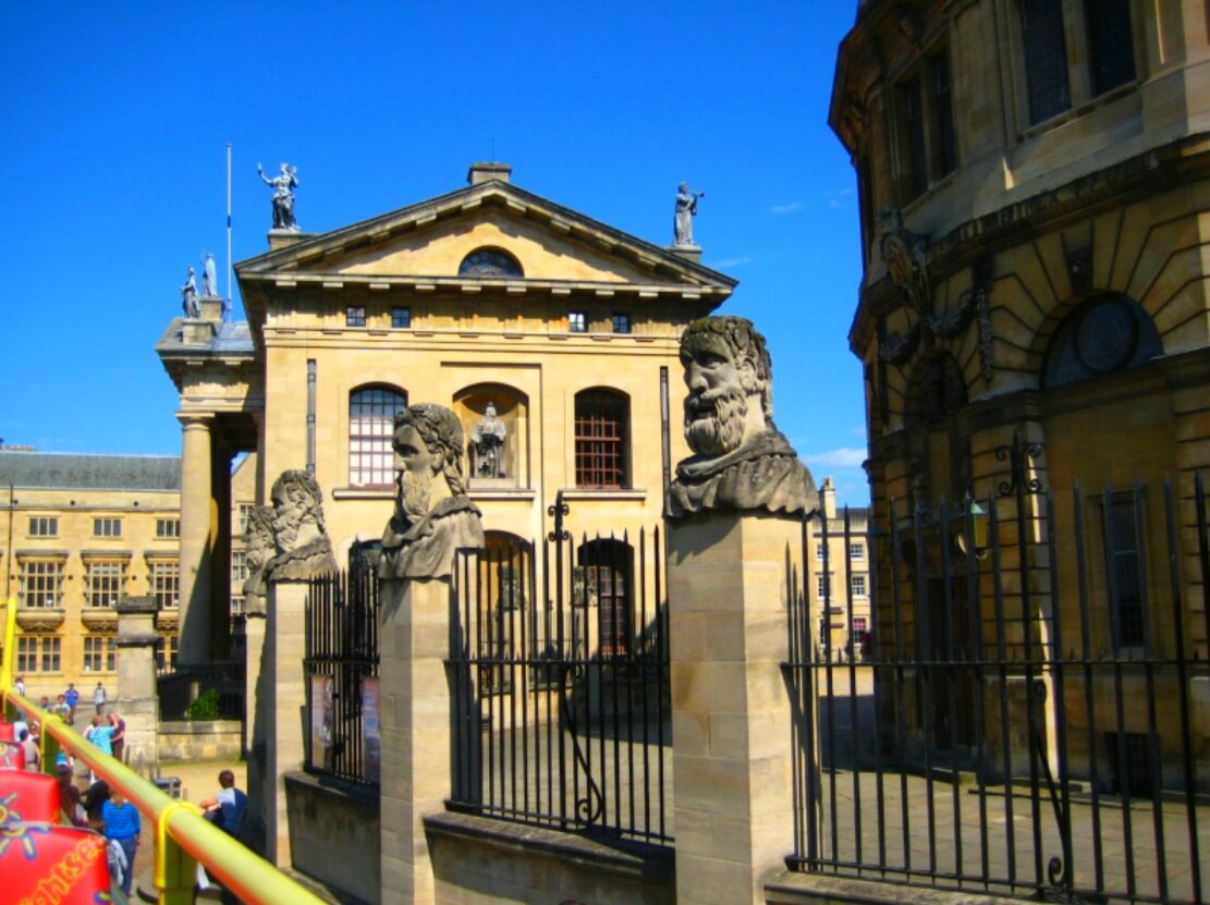 Шелдонианский театр (Sheldonian theatre).