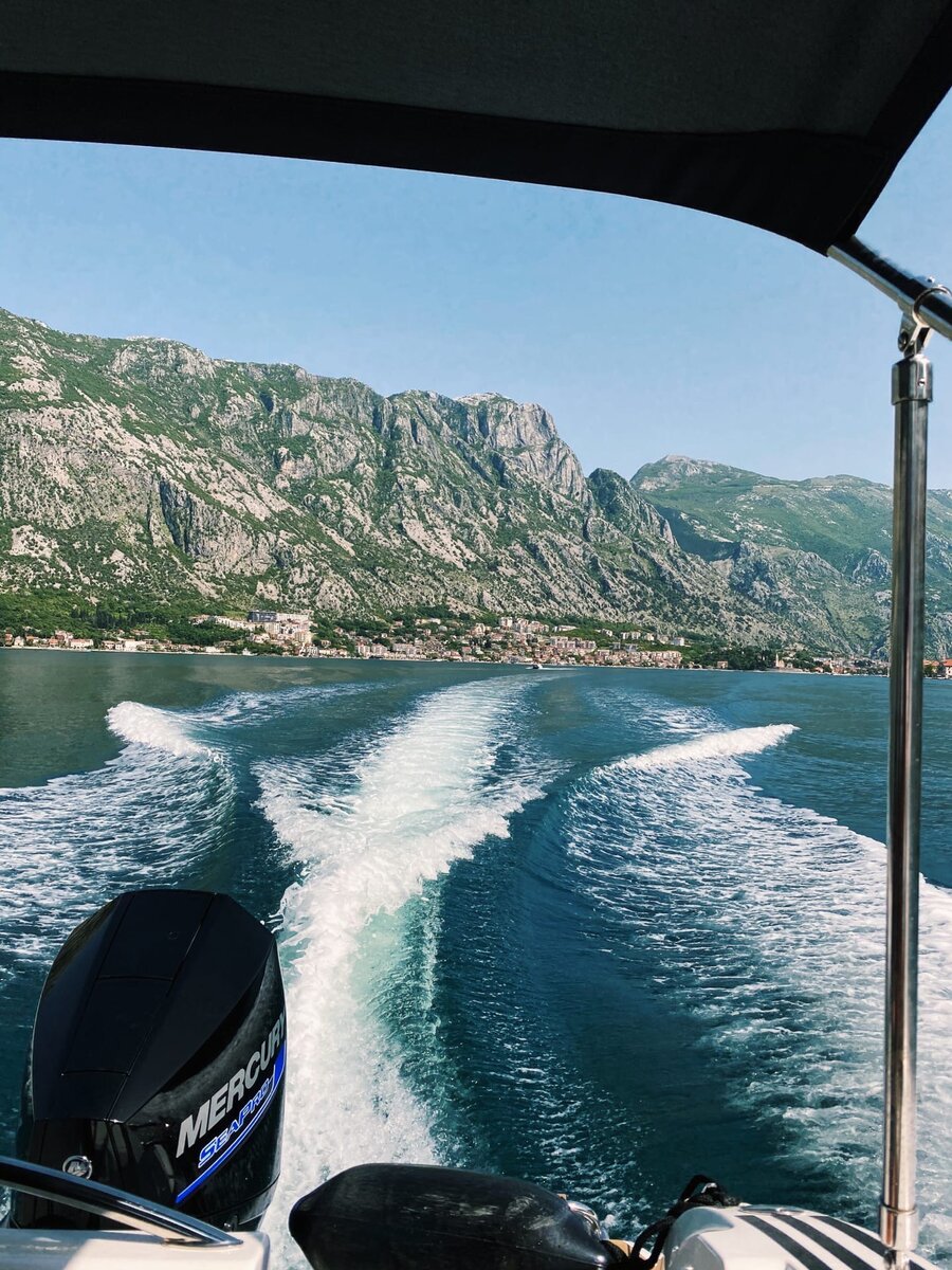 мчимся по бухте