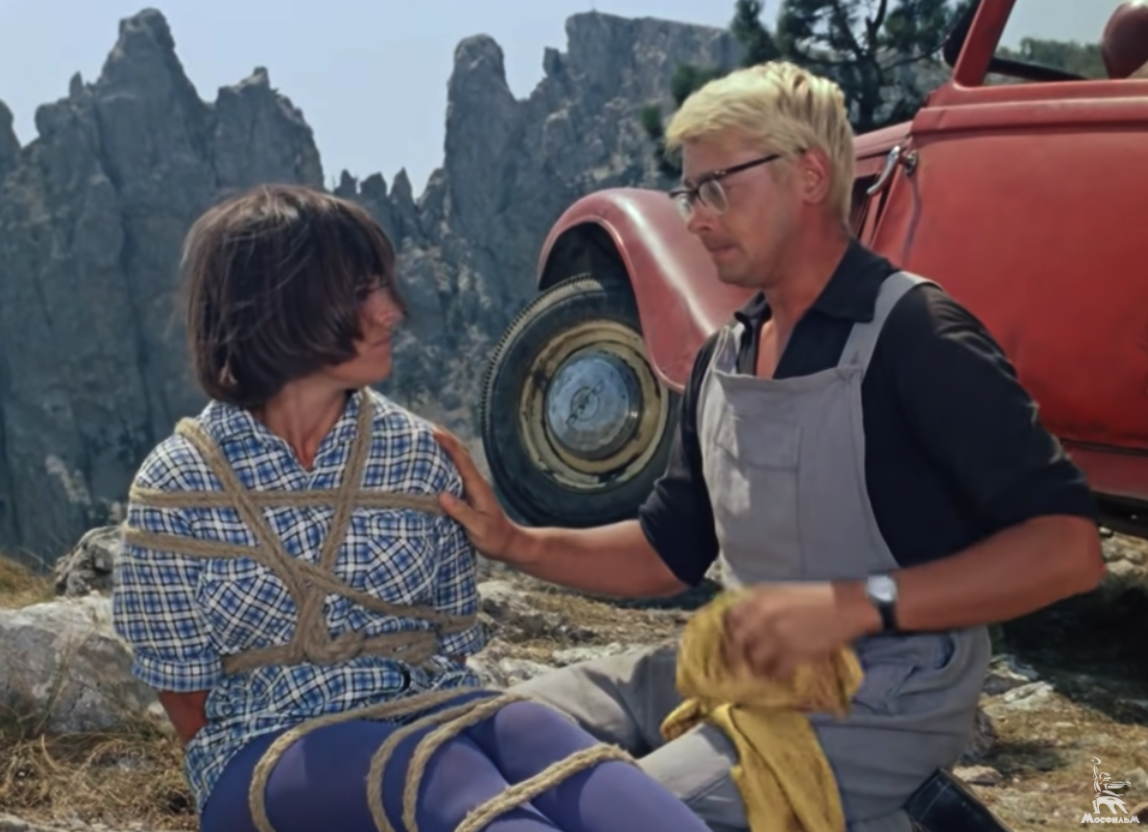 кадр из фильма "Кавказская пленница или новые приключения Шурика" Л. Гайдая