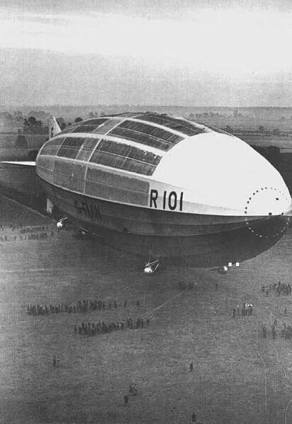 Дирижабль R-101 в полете