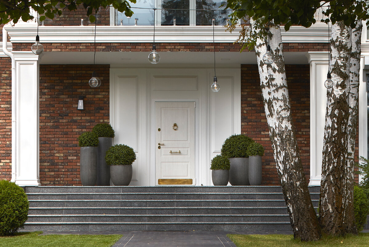 Самшиты в кашпо Treez в экстерьере