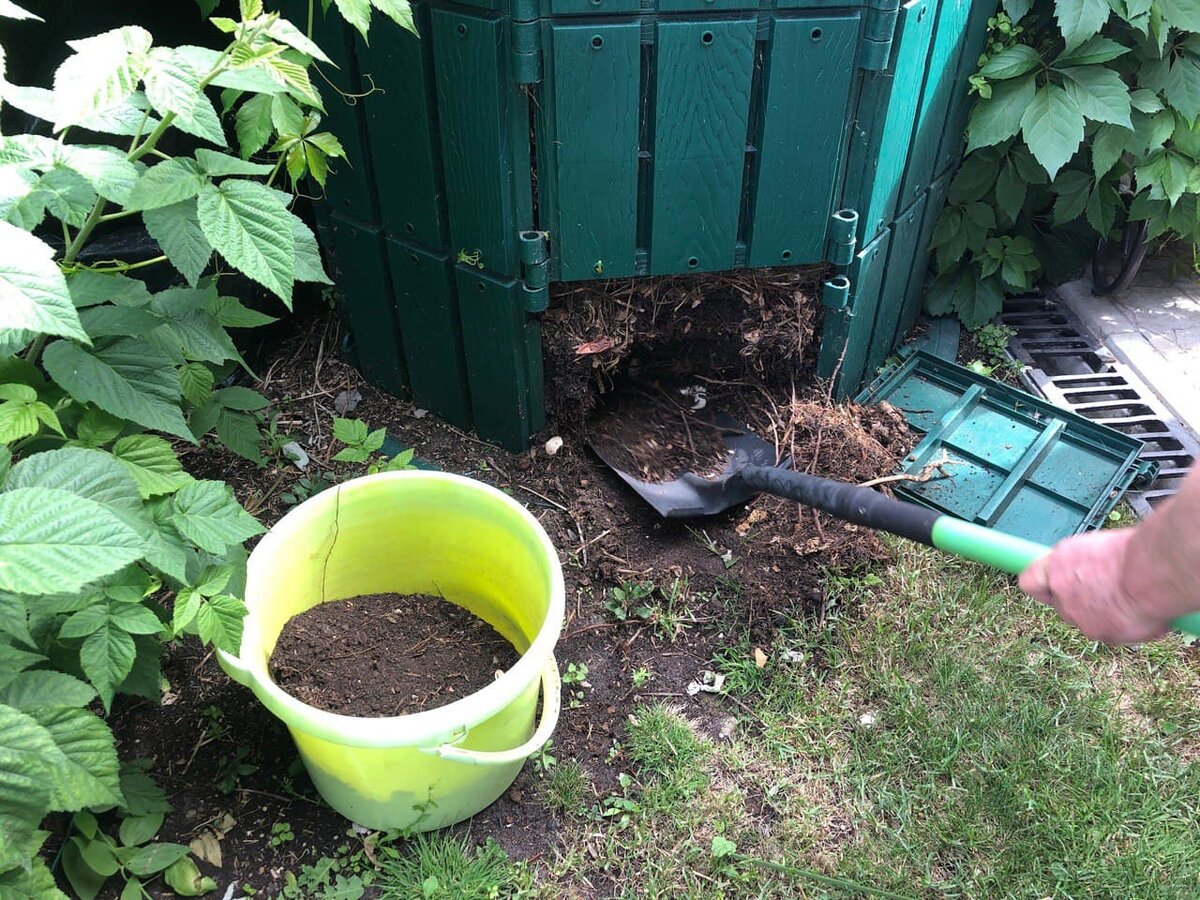 Вынимать лучше нижний слой компоста