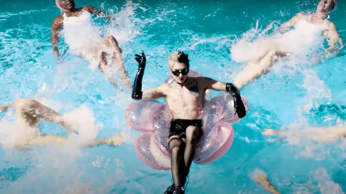 PALAYE ROYALE - No Love In LA (Official Music Video) 
