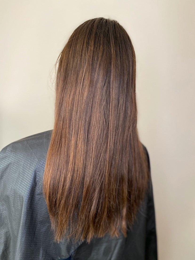 Мои волосы до процедуры, после мытья специальным шампунем. В кресле у технолога