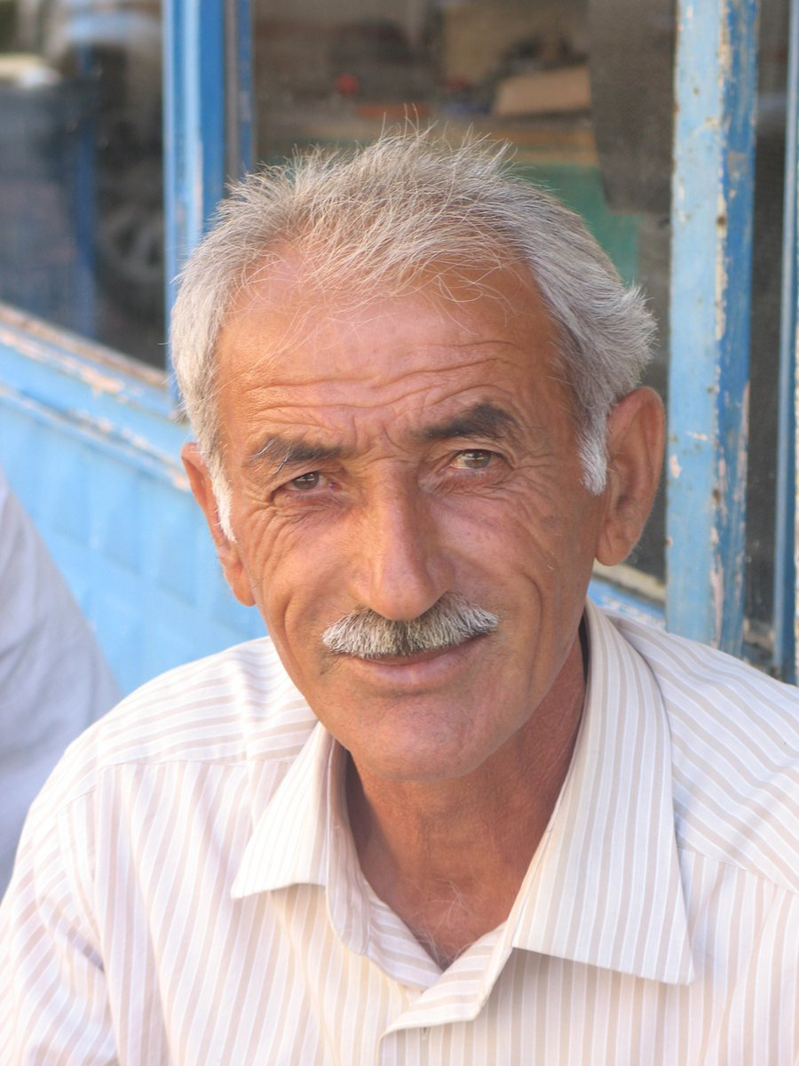 Семён ждал Верочку, забыв о стеснённых обстоятельствах и возрасте.