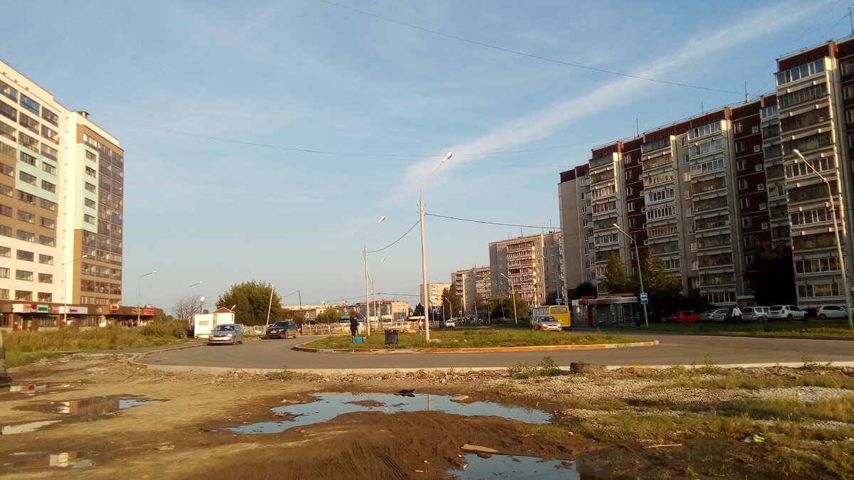 Улица Латвийская, дома, построенные в 1980-е гг. Серия СВ-140.