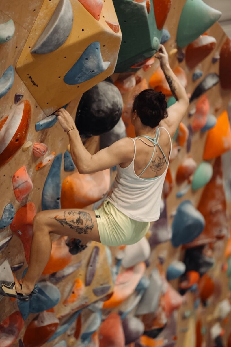 камни, куда ж без них