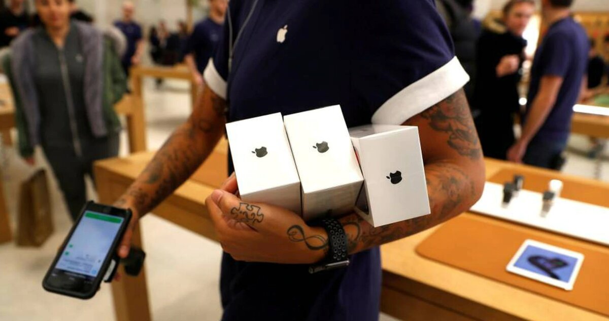 Правительство России особо отмечает, что оно разрешило именно «параллельный импорт» оригинальных товаров, а не торговлю контрафактом