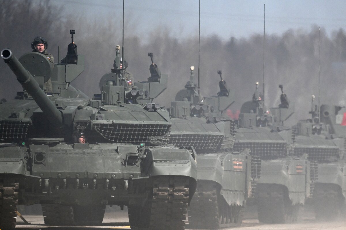     Колонна танков Т-90 ВС РФ / РИА Новости / Рамиль Ситдиков